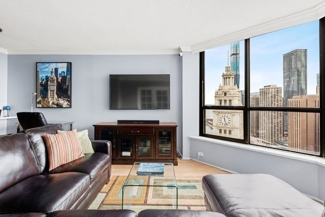 Chicago condo, the room where the new bookcase will go