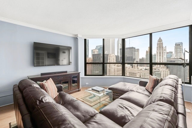 Chicago condo, the room where the new bookcase will go